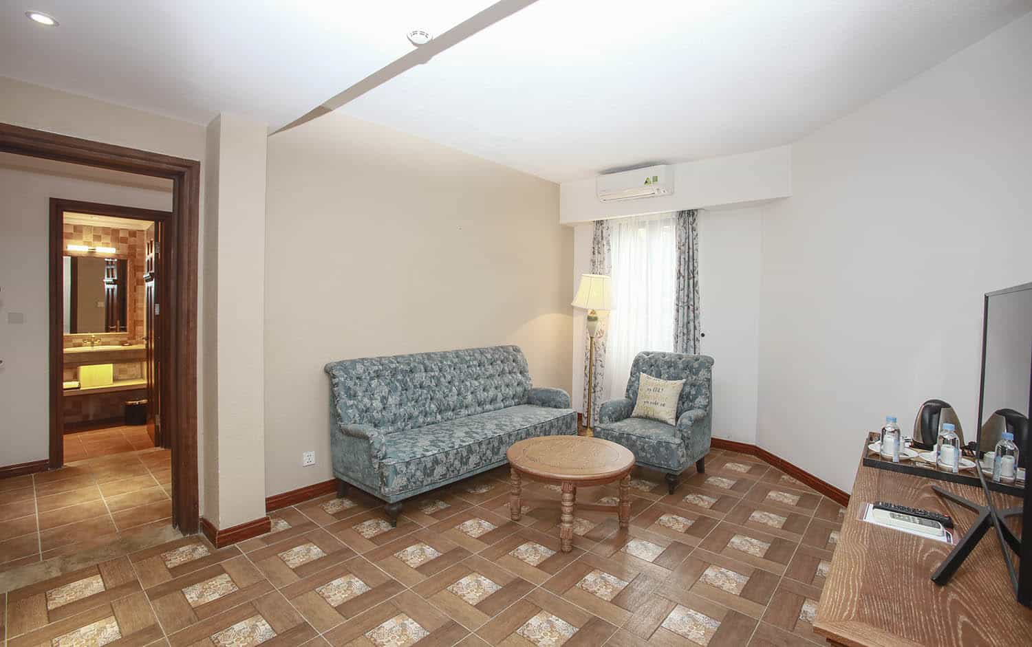 Suite #1