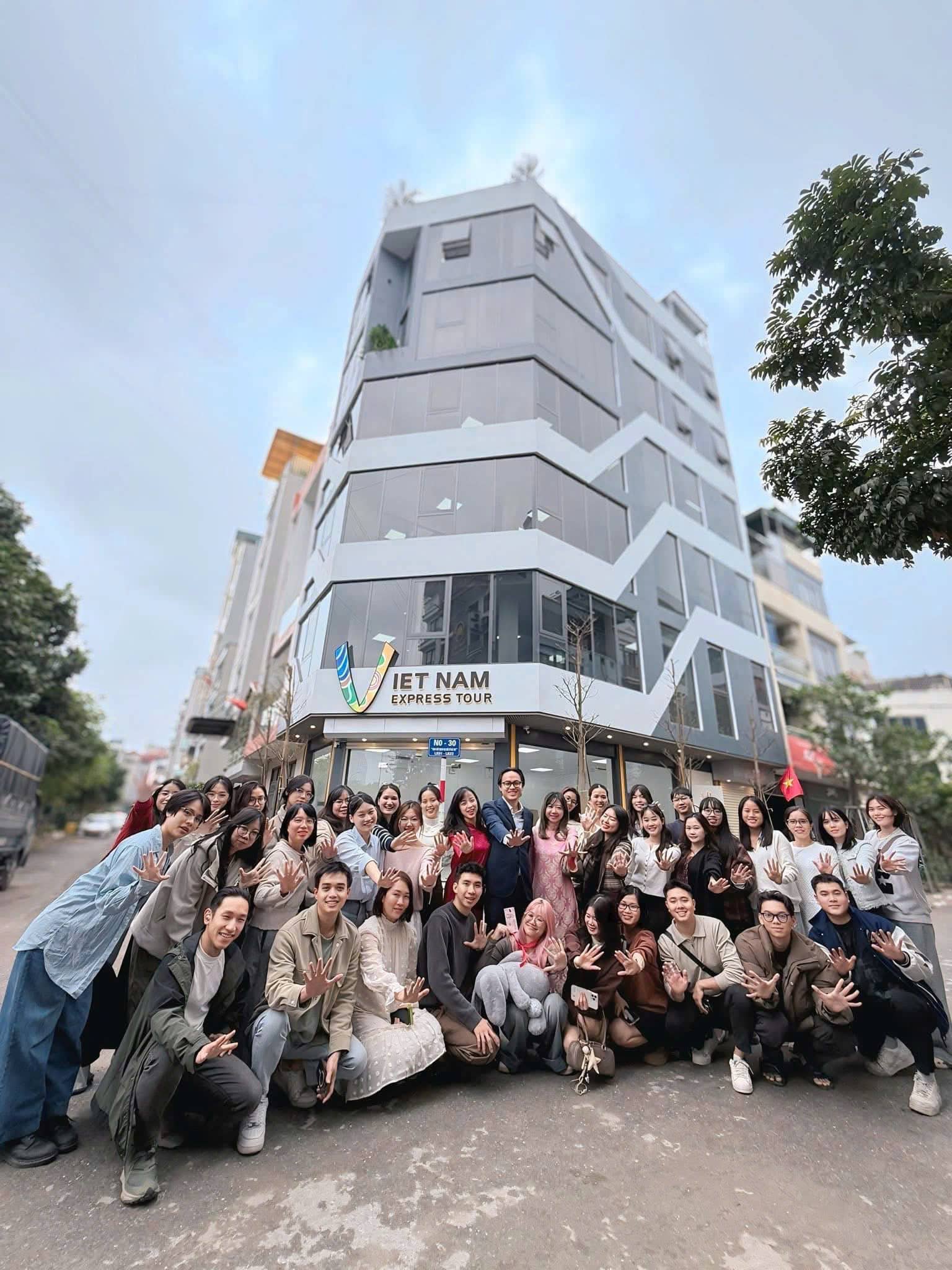 HỒNG MÃ KHAI XUÂN 2026 TẠI VIETNAM EXPRESS TOUR