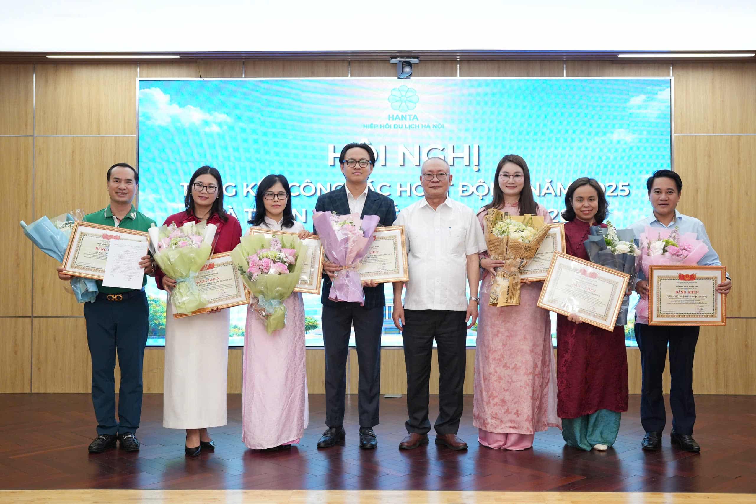 🏆 VINH DANH THÀNH TÍCH XUẤT SẮC TRONG HOẠT ĐỘNG DU LỊCH 2025 🏆