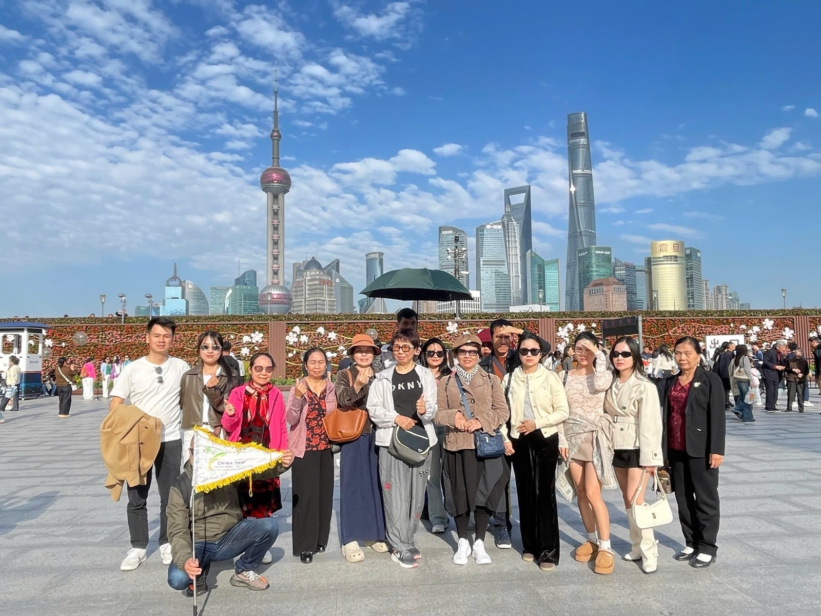 VNEXPRESSTOUR TRÂN TRỌNG CẢM ƠN ĐOÀN KHÁCH THAM QUAN THƯỢNG HẢI (17/04)