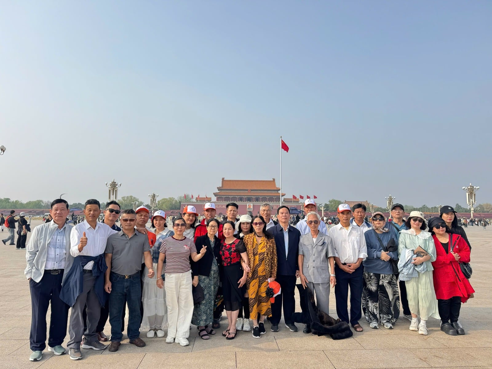 VNEXPRESSTOUR TRÂN TRỌNG CẢM ƠN ĐOÀN KHÁCH THAM QUAN BẮC KINH (14/04)