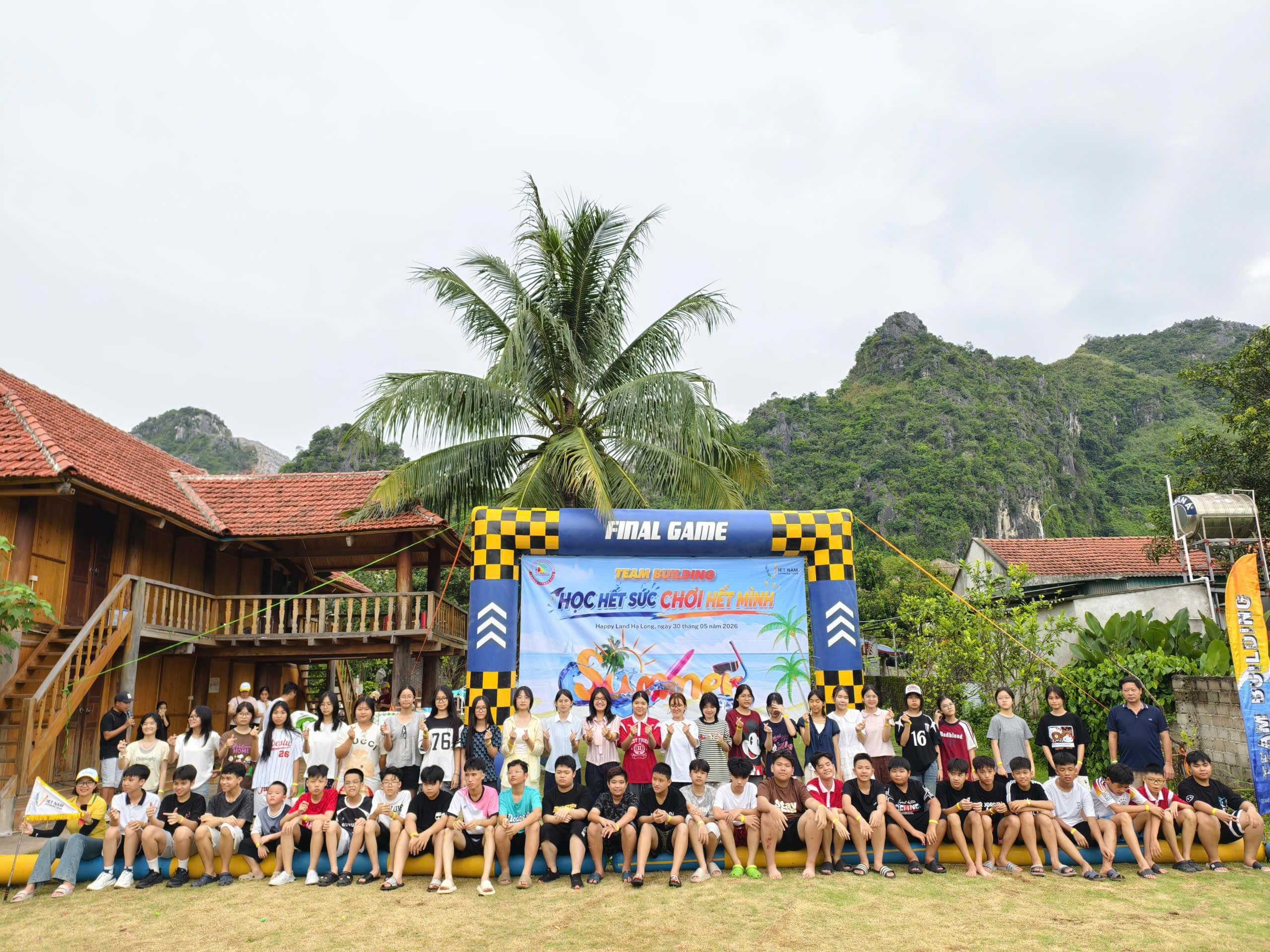 VNEXPRESSTOUR XIN CẢM ƠN QUÝ ĐOÀN LỚP 8B11: TRƯỜNG THCS & THPT ĐÀ NẴNG - HẢI PHÒNG