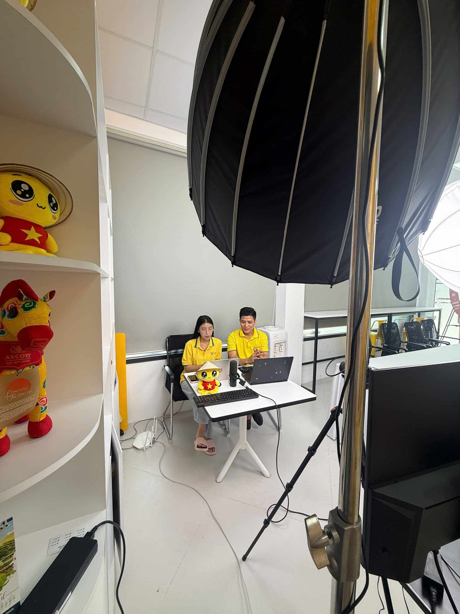 PHIÊN LIVE NHÀ VNE: KẾT NỐI ĐAM MÊ, LAN TỎA HÀNH TRÌNH