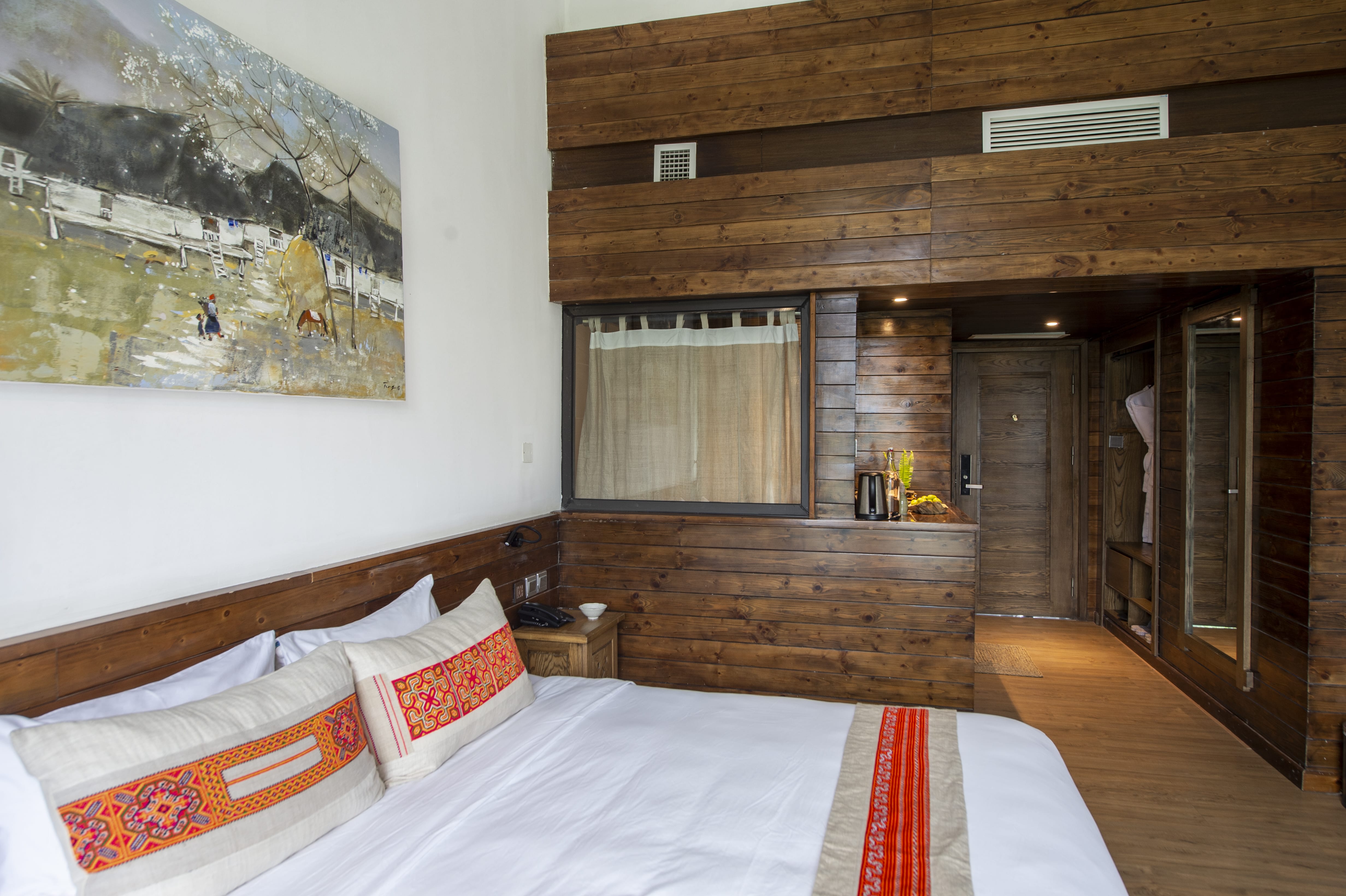 Deluxe Valley View #1