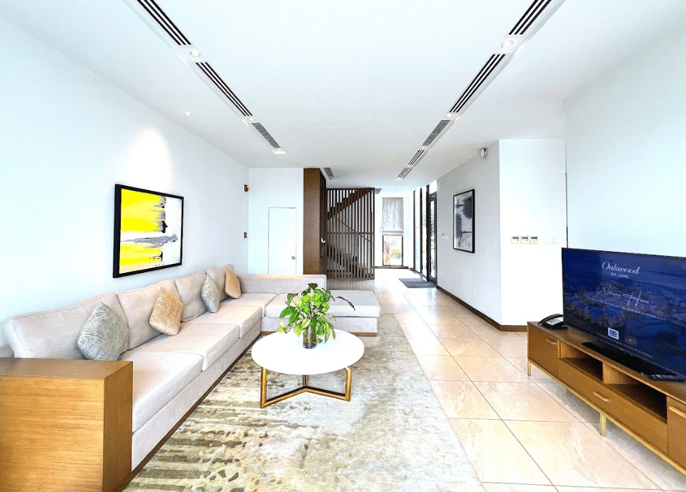 Deluxe Lake Side Villa #4