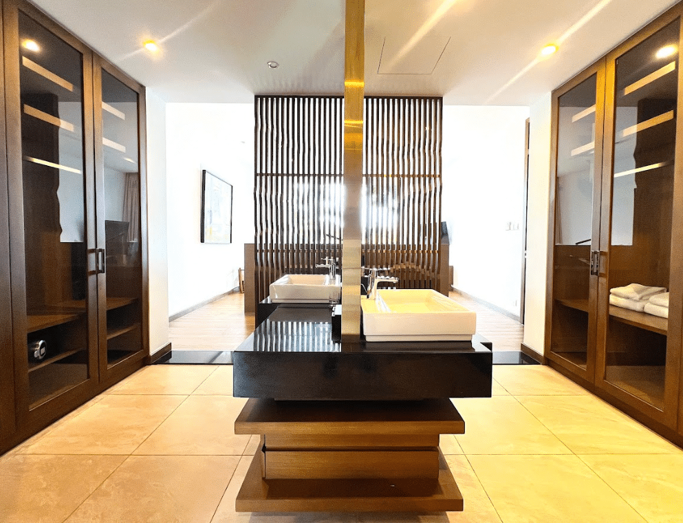 Oakwood Presidential Pool Villa #5