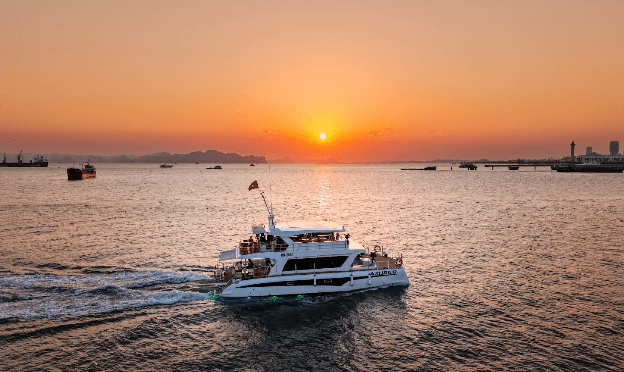 AZURE 9 HALONG YACHT CLUB