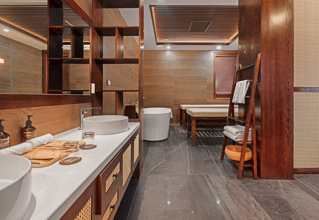 Suite #4