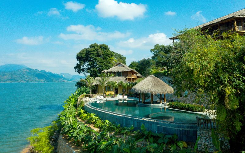 MAI CHÂU HIDEAWAY LAKE RESORT