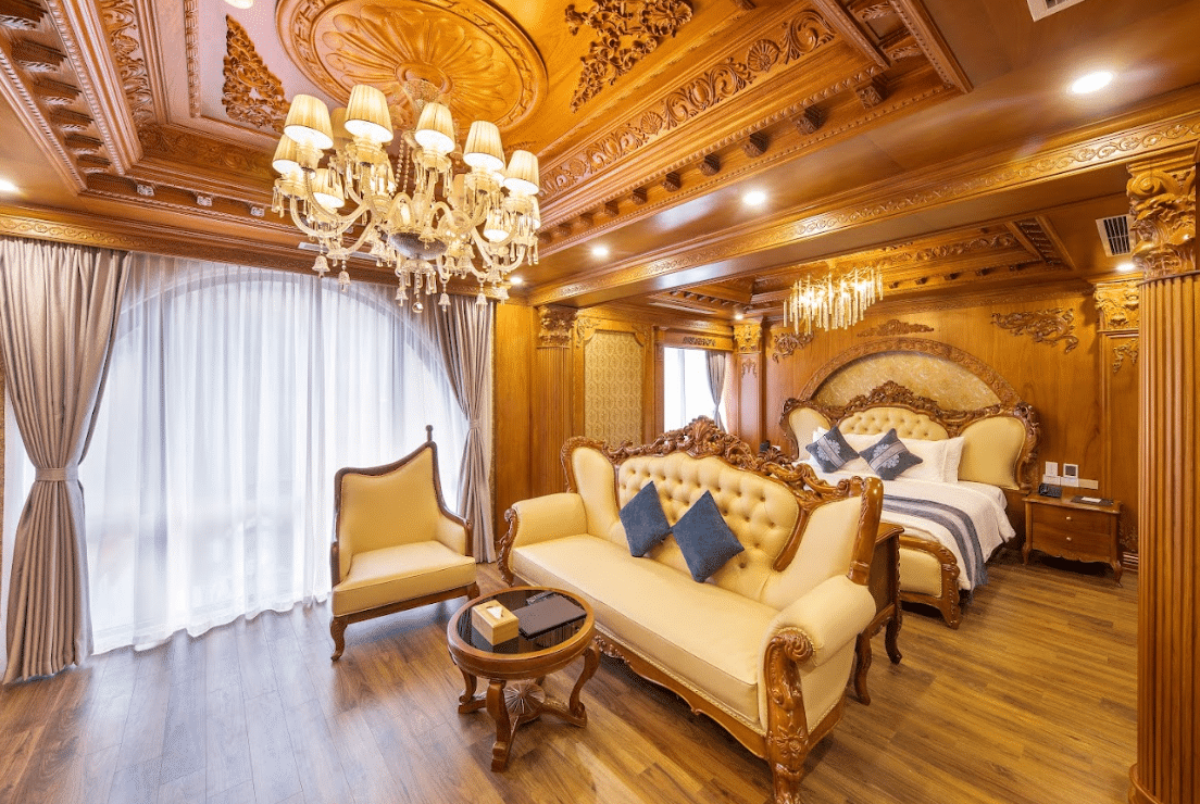 EXECUTIVE SUITE #4