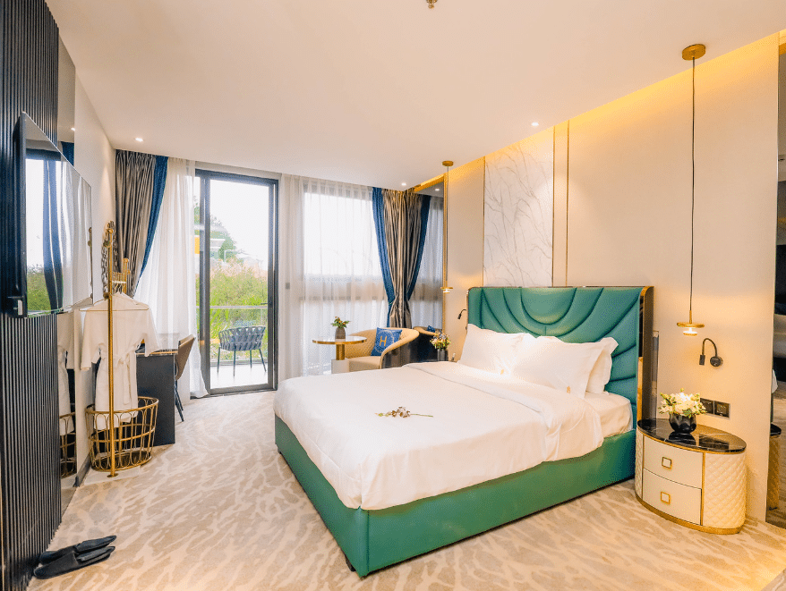 Deluxe Double With Balcony #5