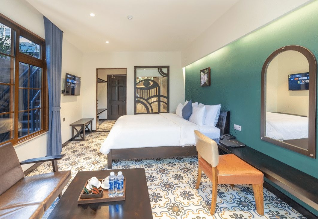 Superior King Room #1