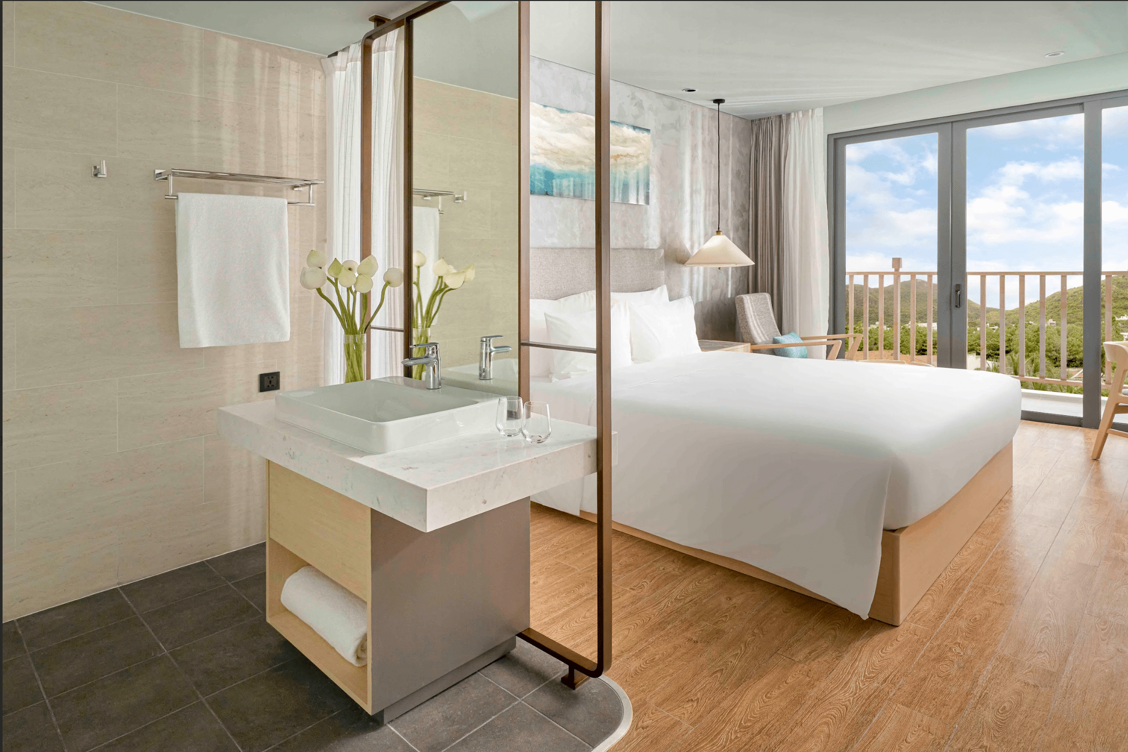 Deluxe Balcony City View  (King/ Twin) #2