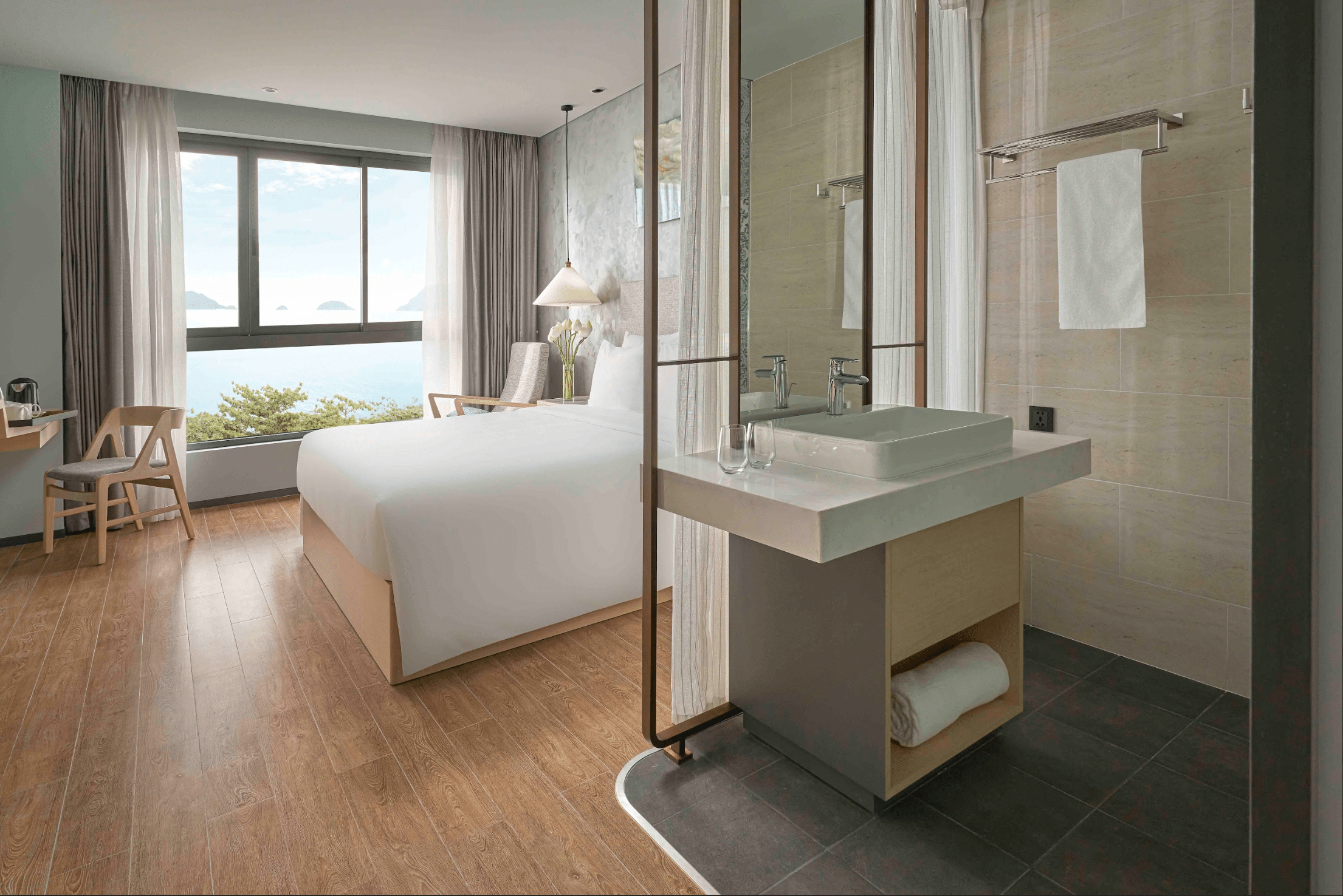 Deluxe Ocean View  (King/ Twin) #4