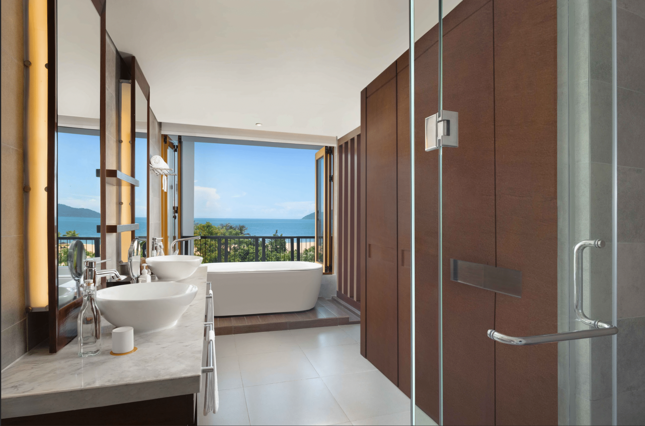Seaview Balcony Grand #3