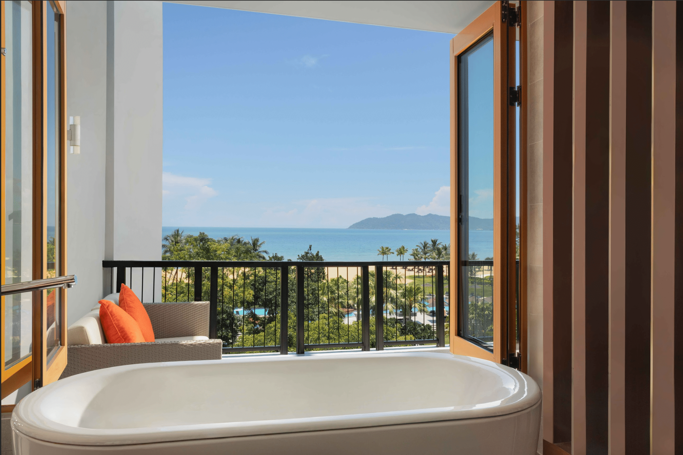 Seaview Balcony Grand #5