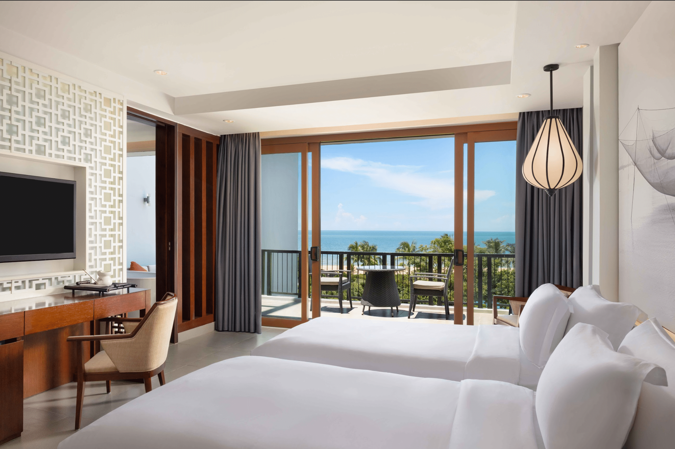 Seaview Balcony Grand #4