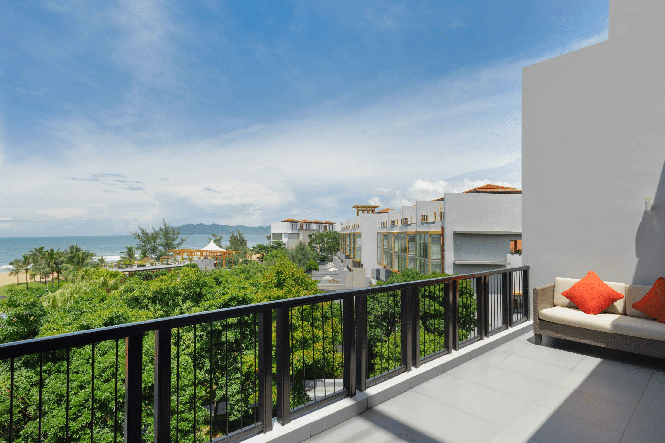 Seaview Balcony Grand #1