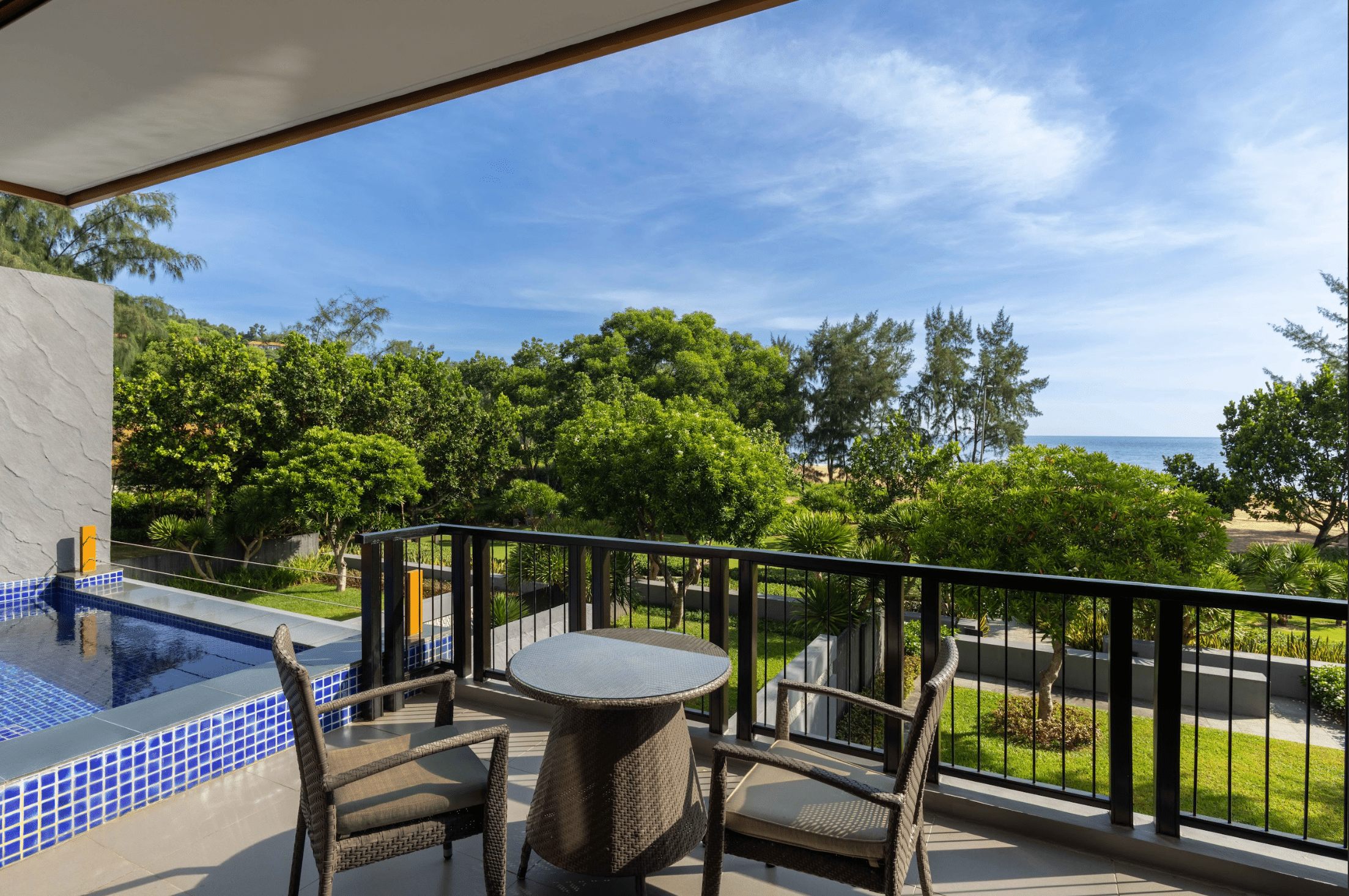 Seaview junior Pool Suite #1