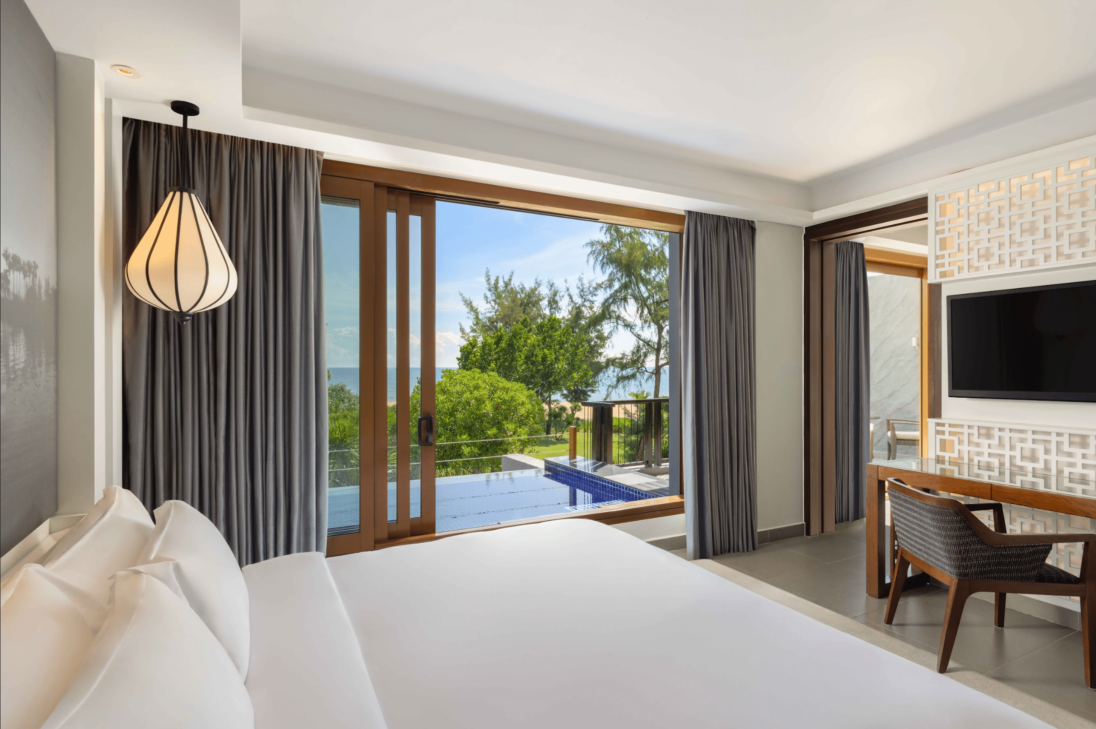 Seaview junior Pool Suite #6