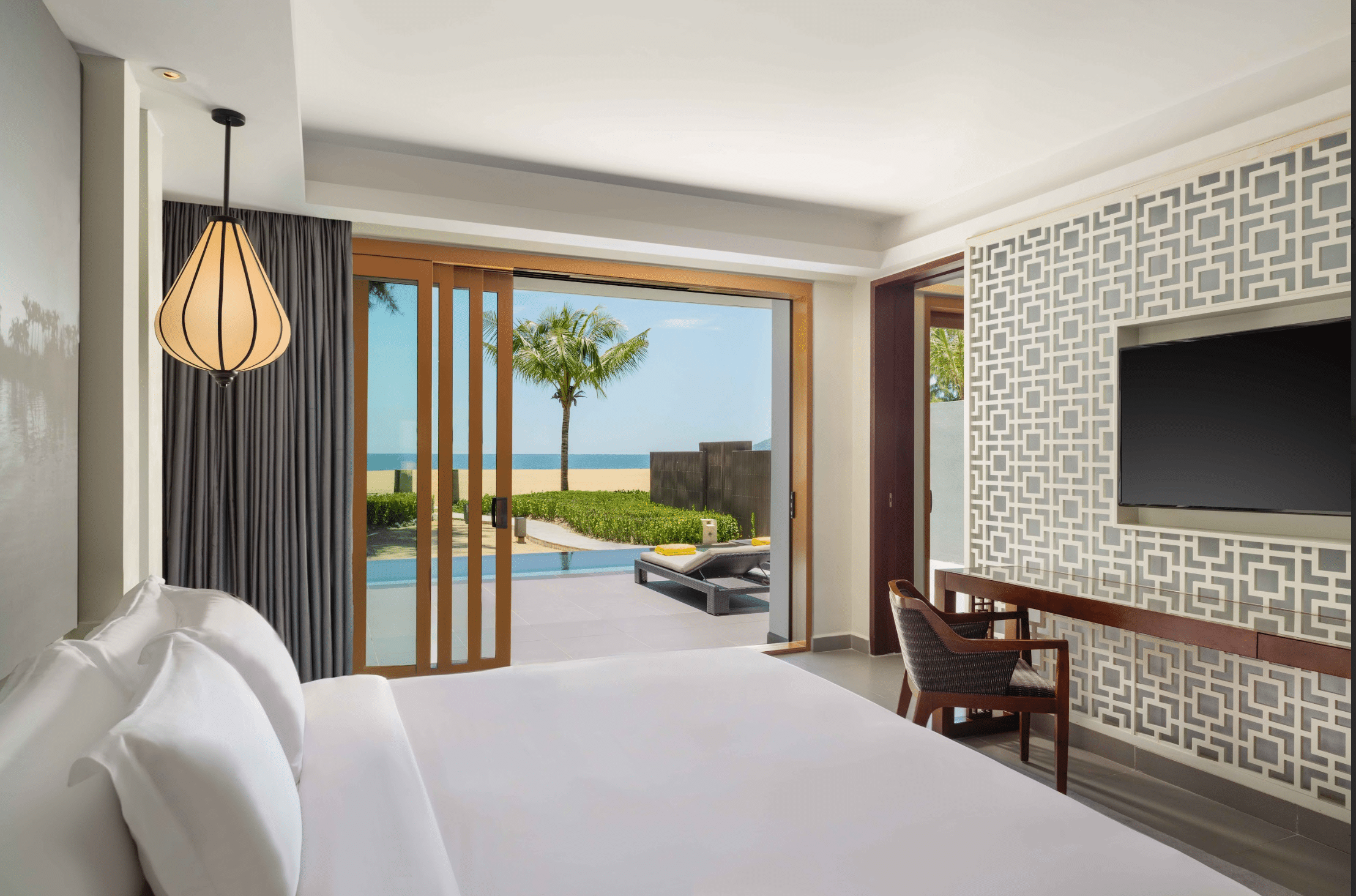 Beachíront One-Bedroom Pool Suite #4