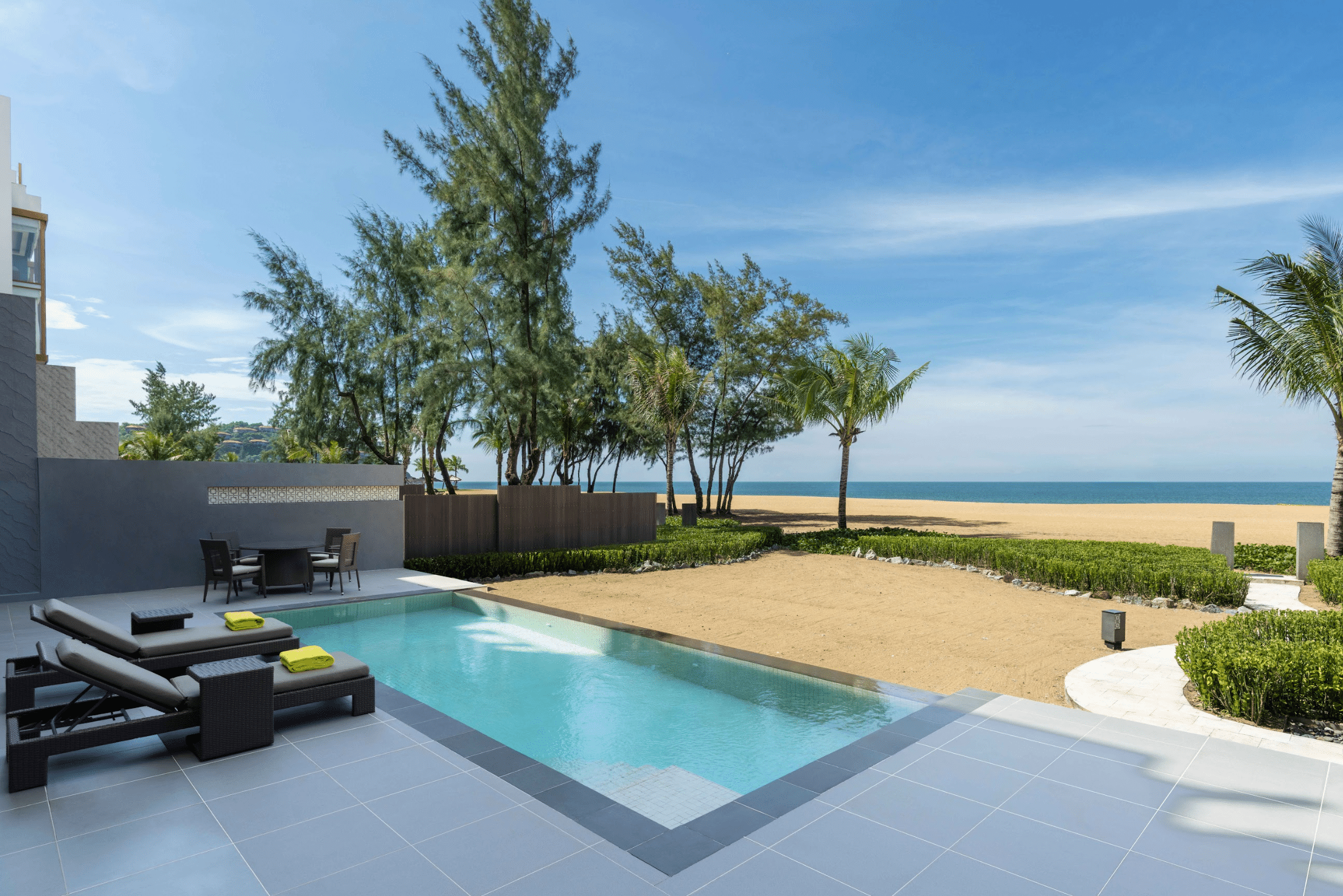 Beachíront Two-Bedroom Pool Suite #1