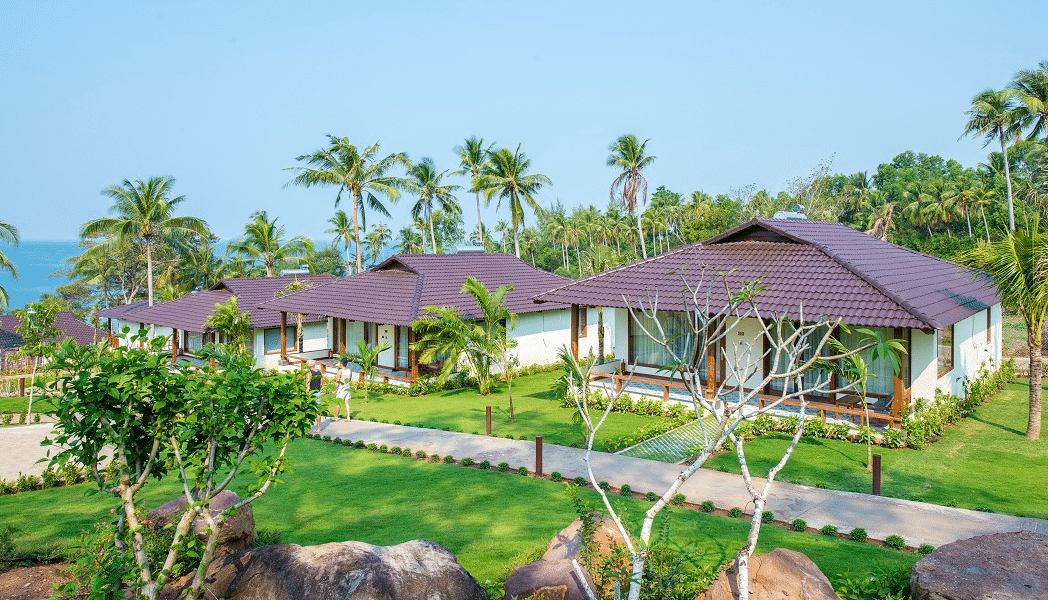 Villa 2 Bedrooms, 01 Living room with Balcony #1