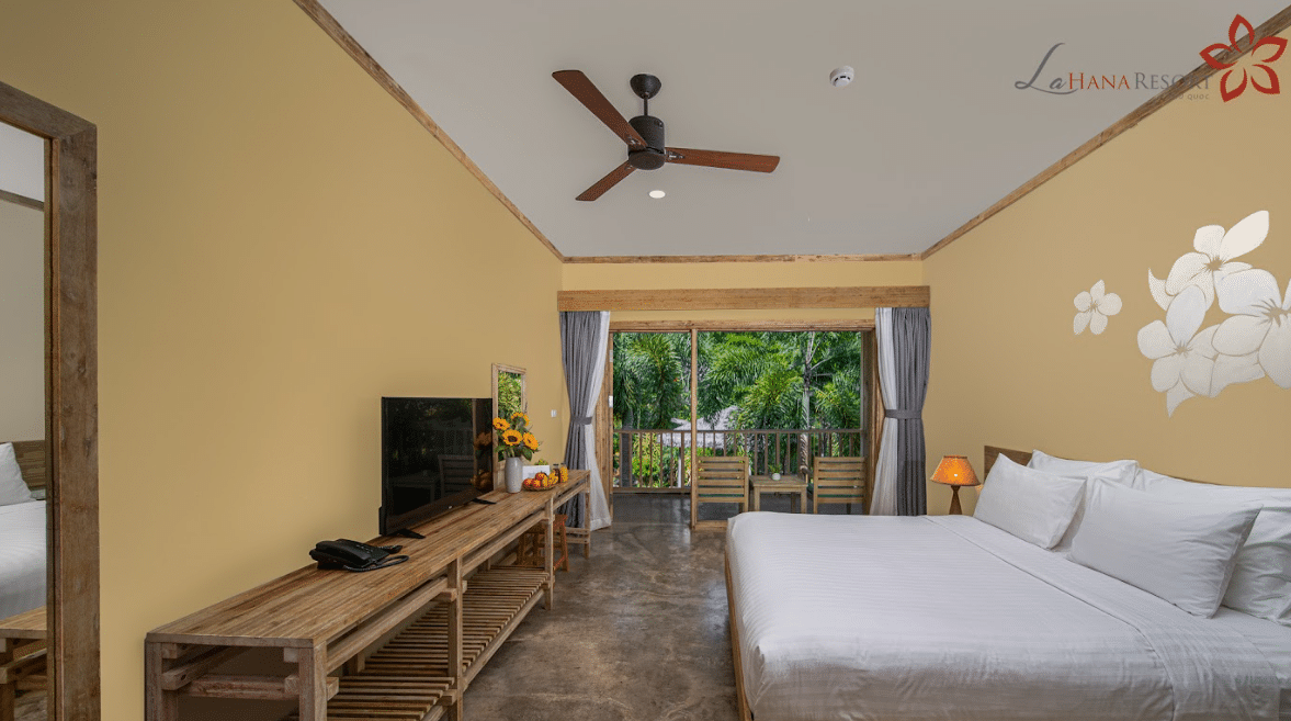 Deluxe Double Garden View #3