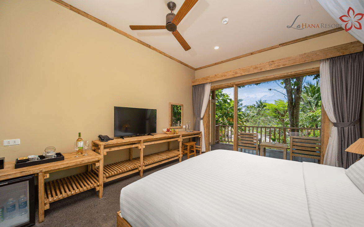 Hill Bungalow with Bathtub #3