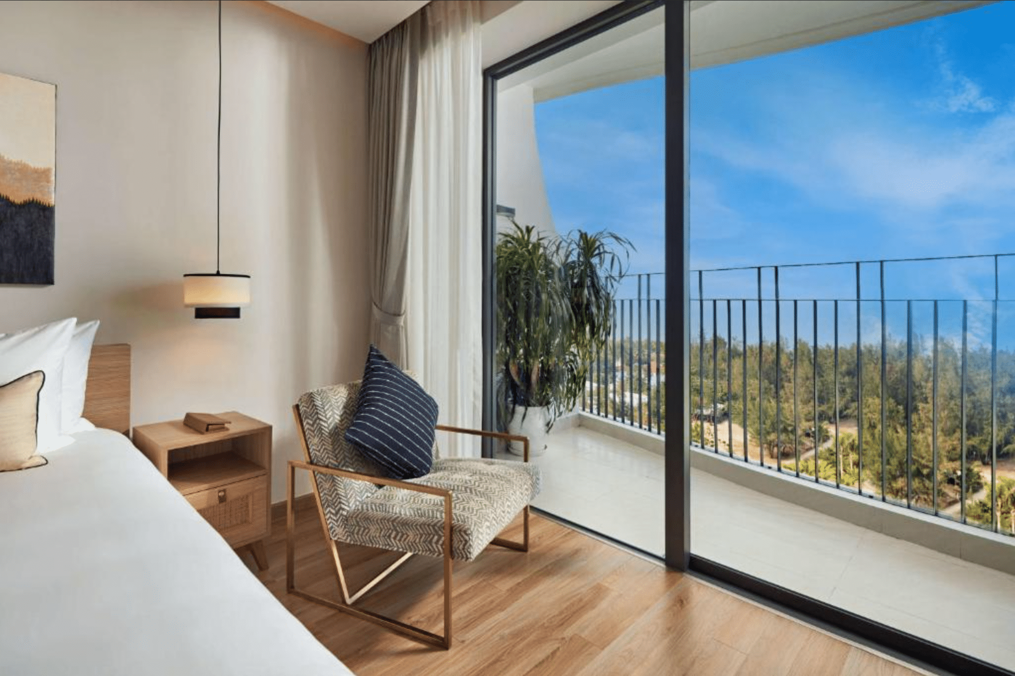 Superior Partial Ocean View King/ Twin #2