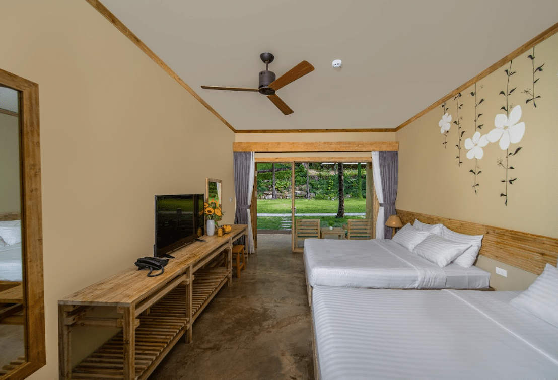 Deluxe Triple Garden View #2