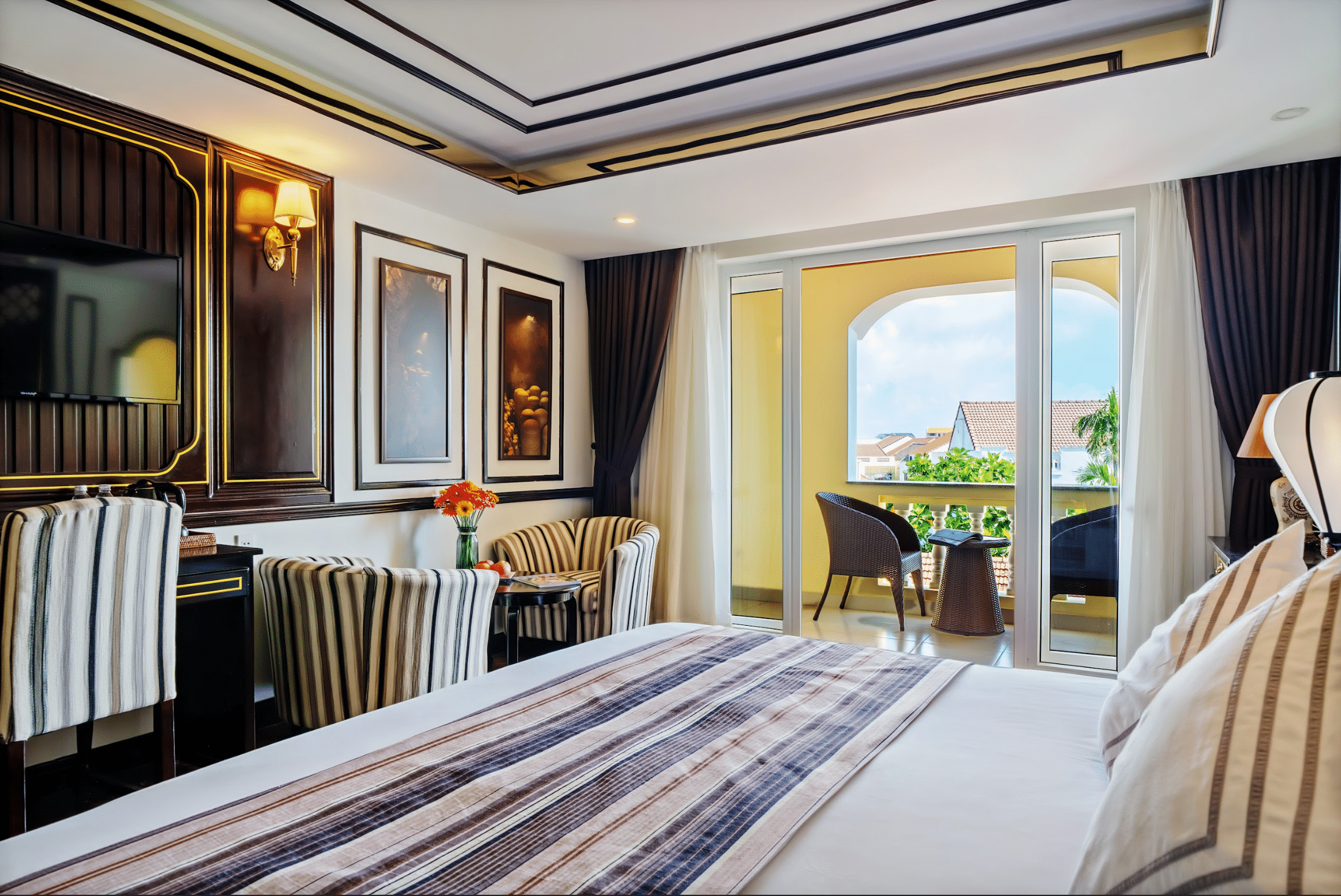 DELUXE BALCONY #1