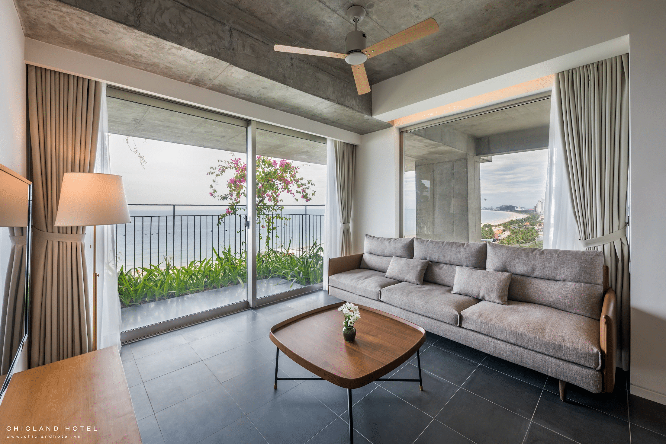 Trúc Mây (Double)  One Bedroom Ocean Front Apartment with Balcony #2