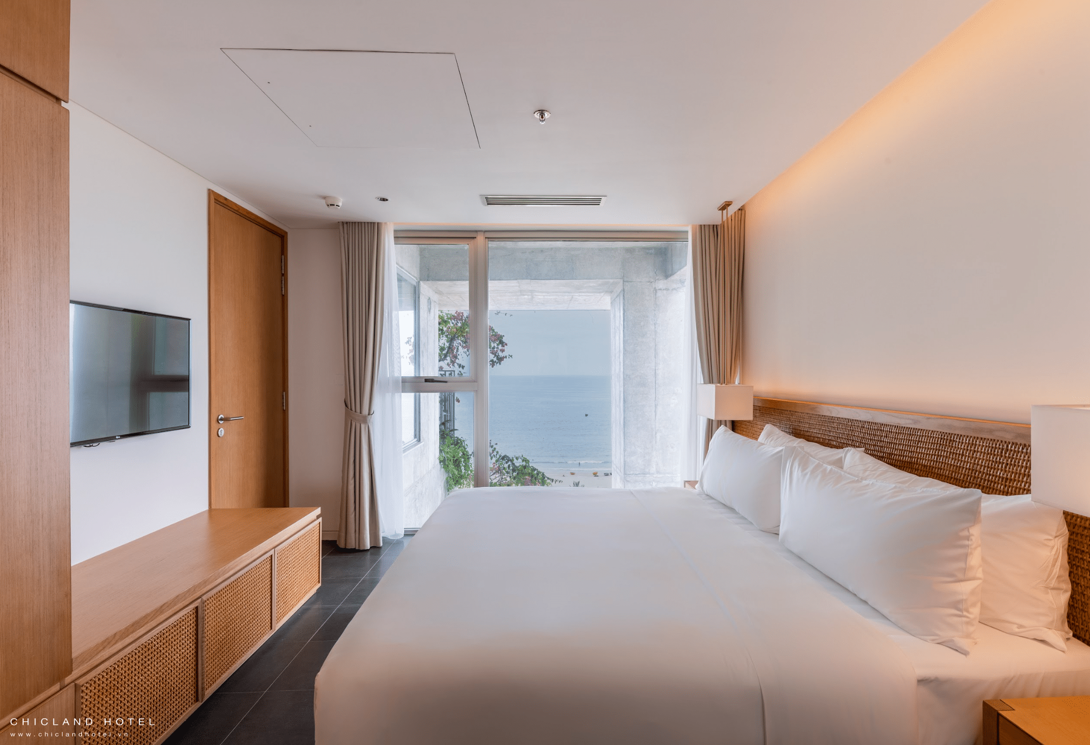Trúc Mây (Double)  One Bedroom Ocean Front Apartment with Balcony #4