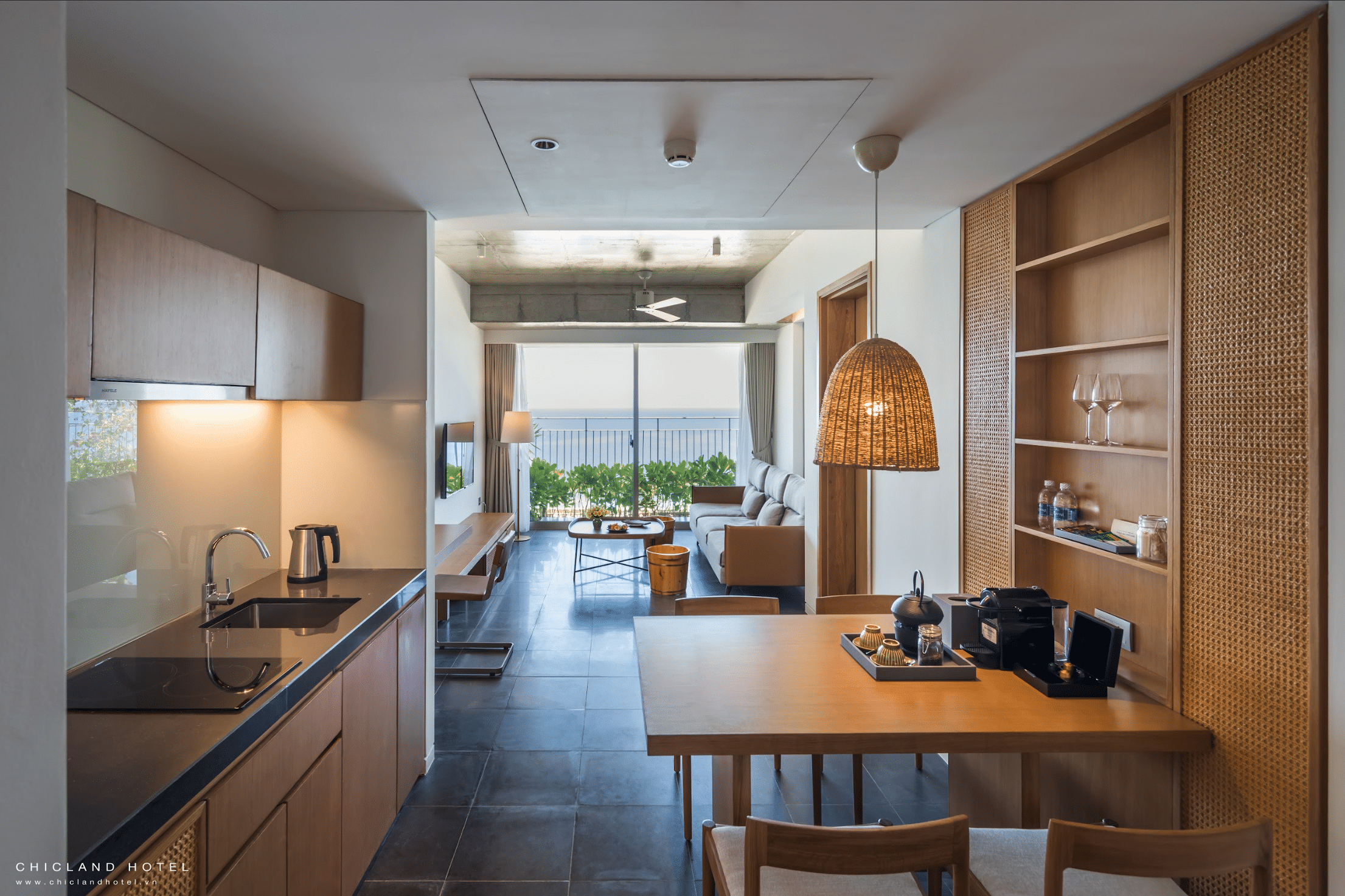 Trúc Mây (Double)  One Bedroom Ocean Front Apartment with Balcony #1