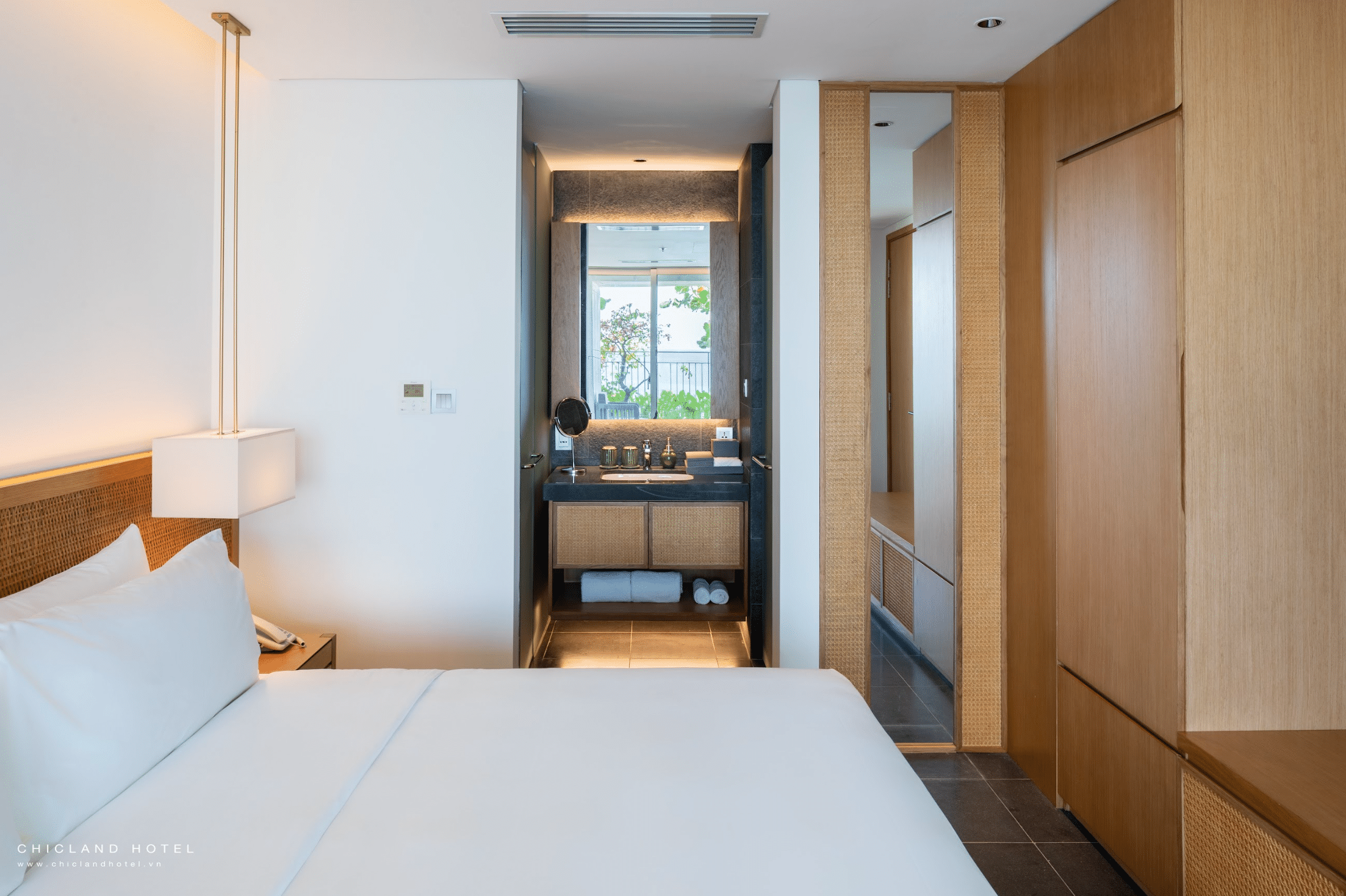 Trúc Mây (Double)  One Bedroom Ocean Front Apartment with Balcony #3