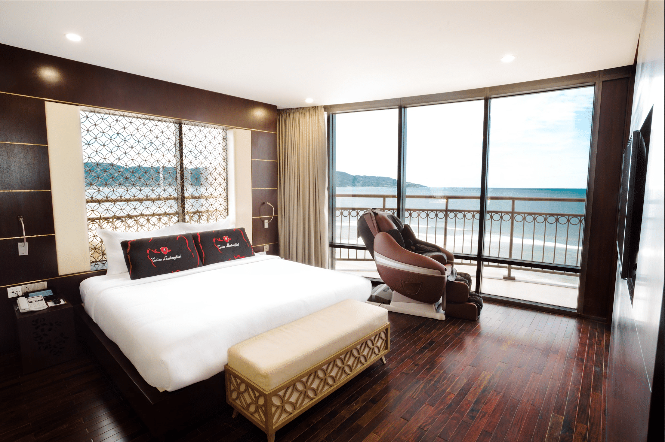 Executive Suite Beachfront #3