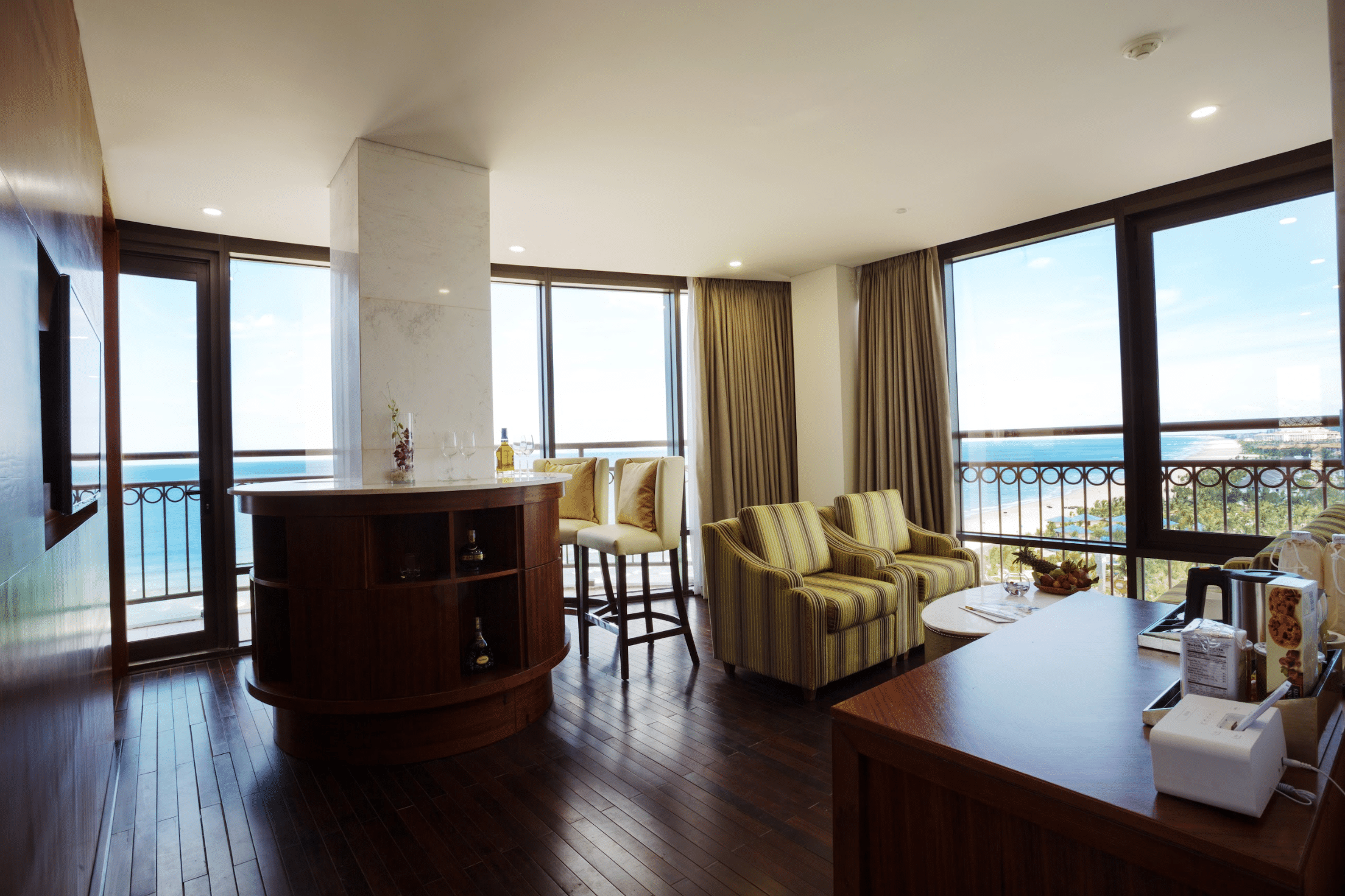 Executive Suite Beachfront #4