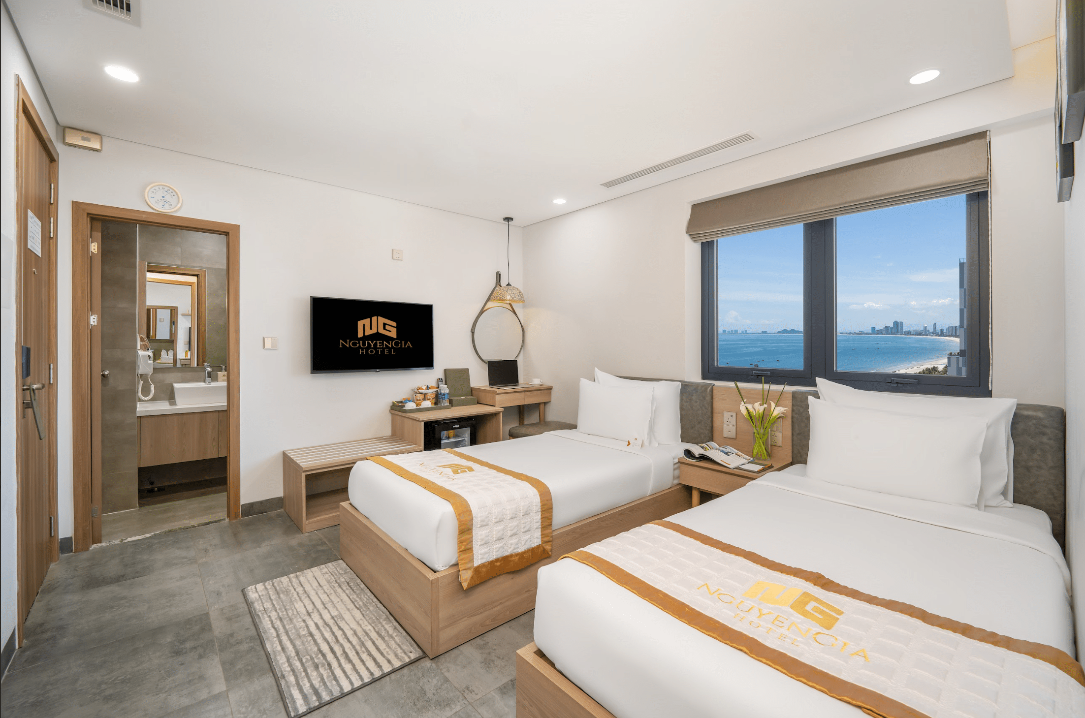 Family Room Sea View #4