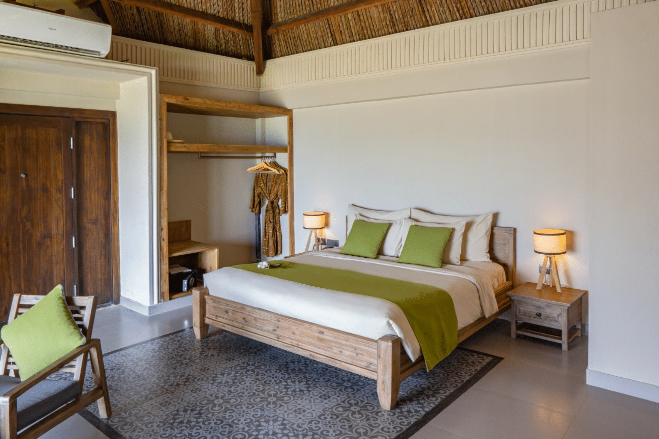 Deluxe Beach Front Bungalow #4