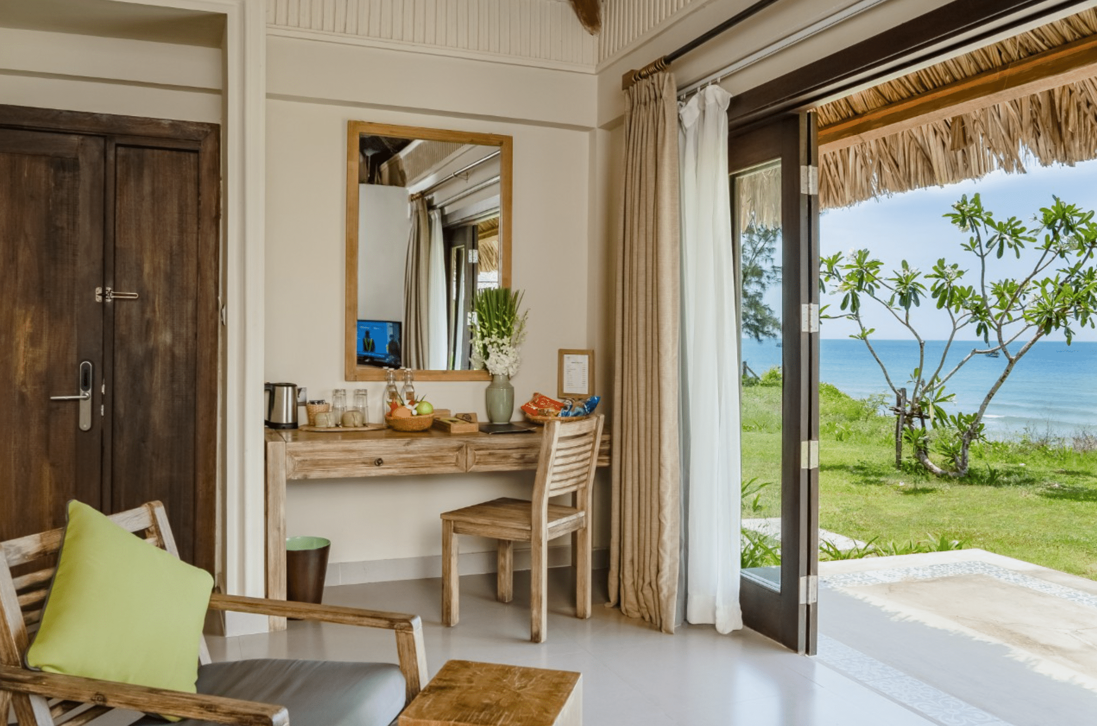 Deluxe Beach Front Bungalow #1