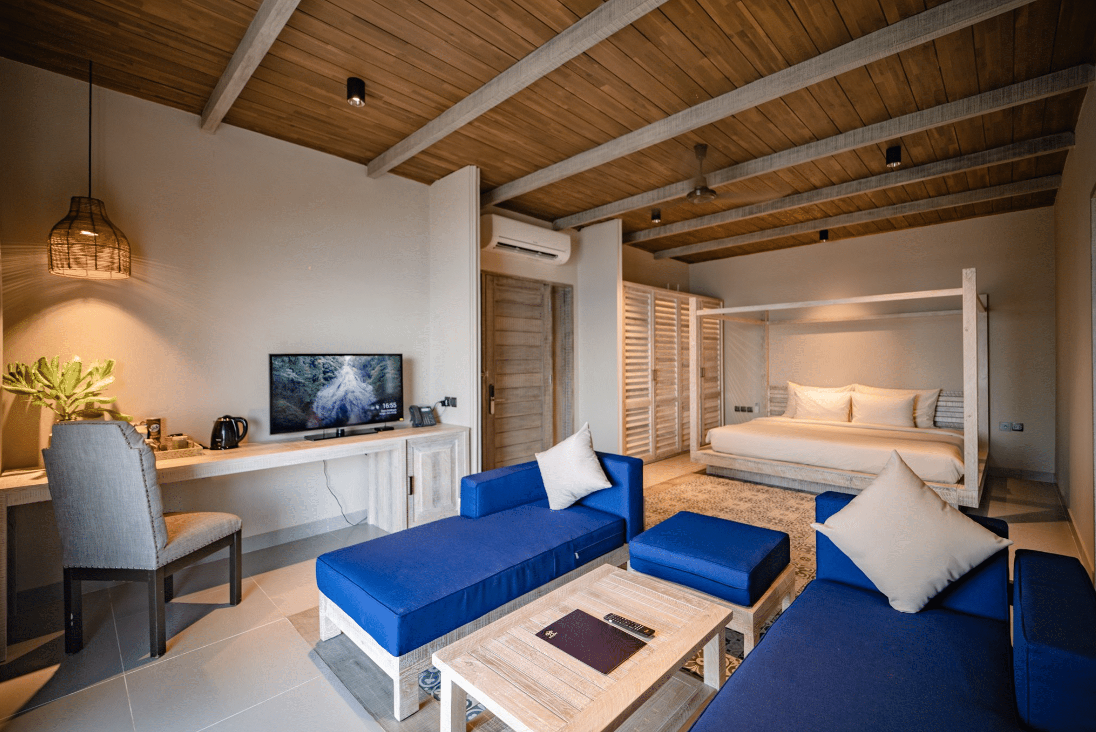 Junior Suite Beachfront/ Signature #4