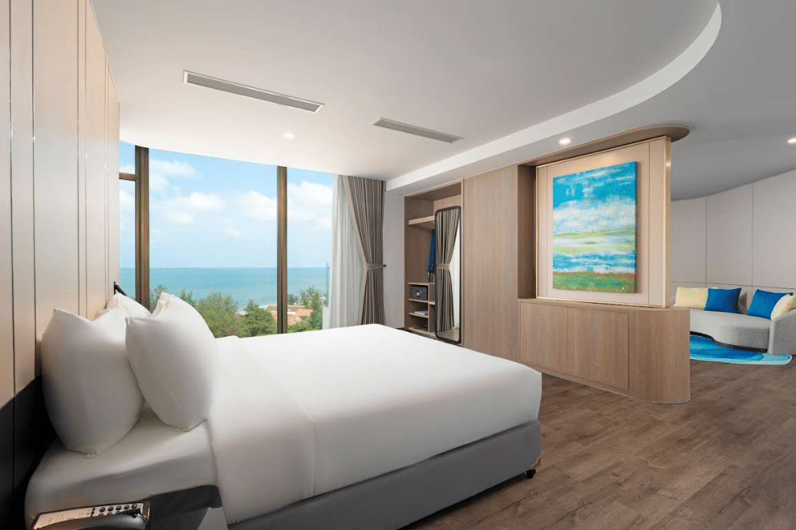 Executive Suite Balcony Ocean (Double) #1