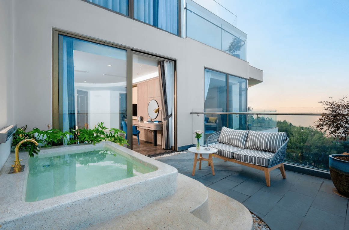 Executive Suite Balcony Ocean (Double) #2