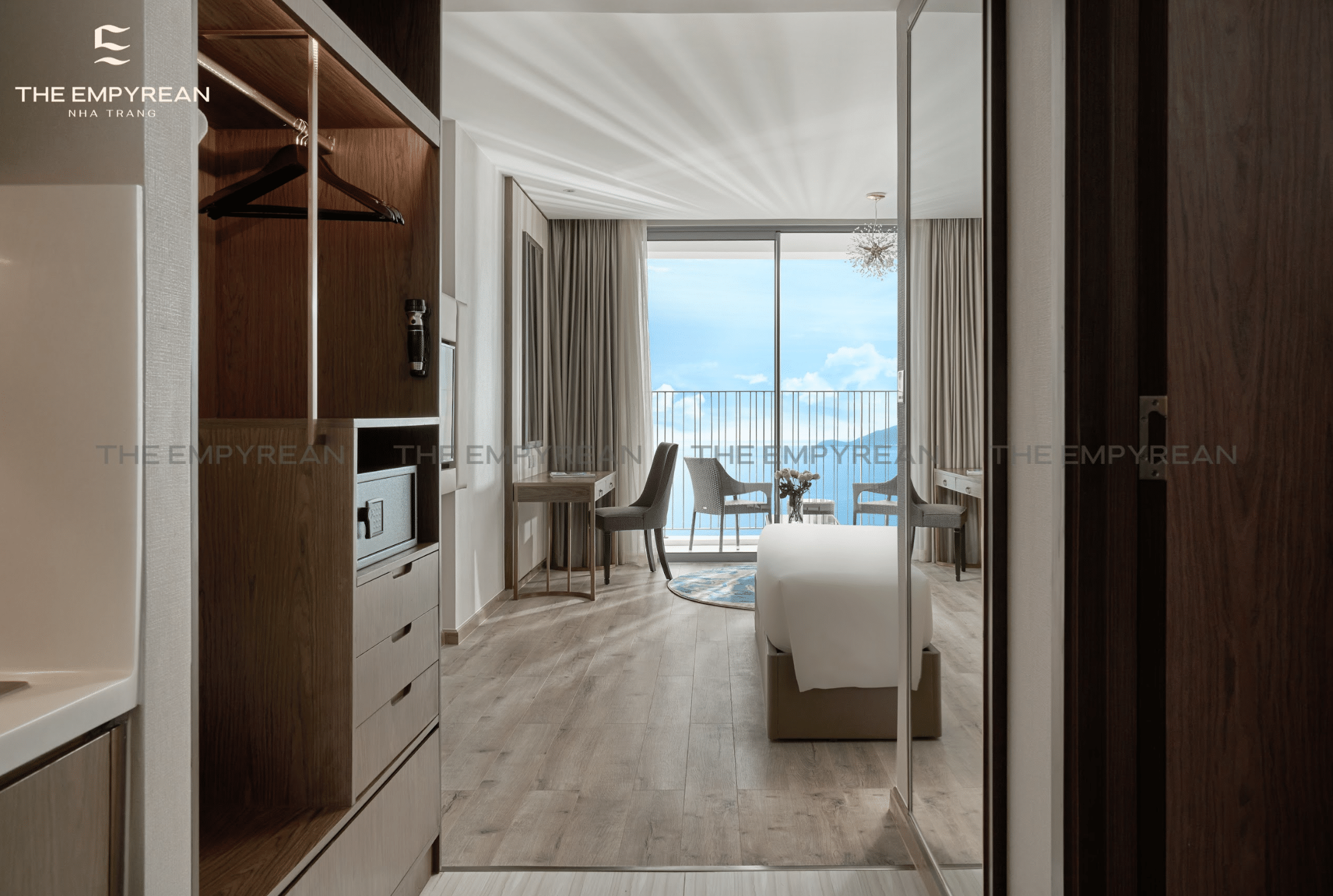 Deluxe Ocean with Balcony (twin/king) #2