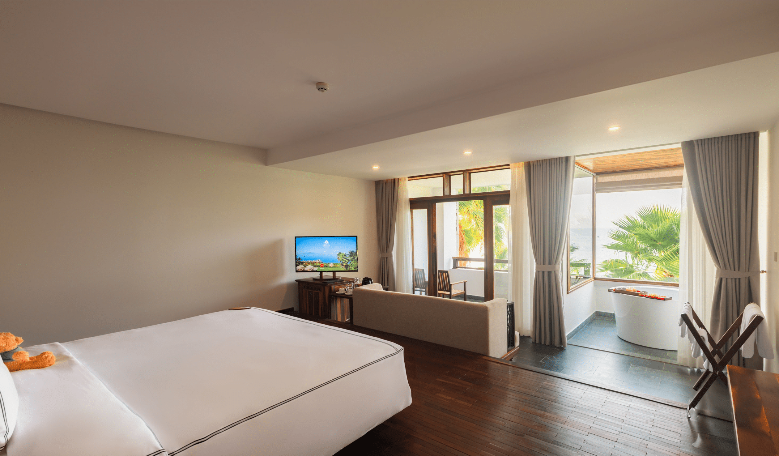 Executive Ocean Suite (King) #4