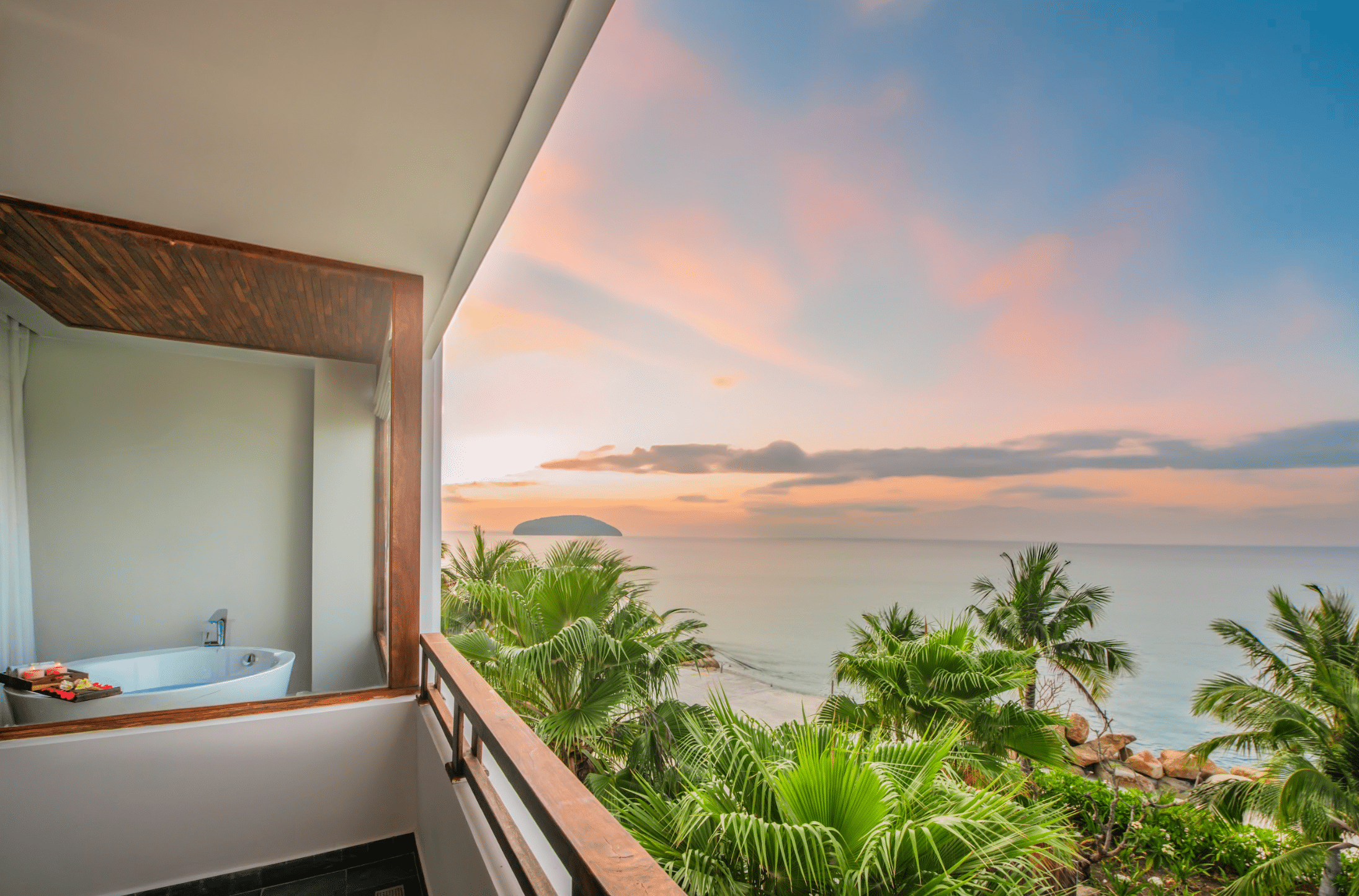 Premier Executive Ocean Suite (King) #3