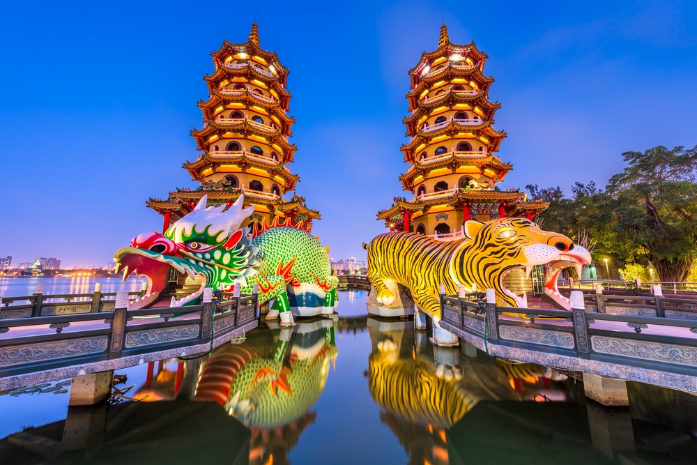 Tháp Long Hổ / Đầm Liên Trì