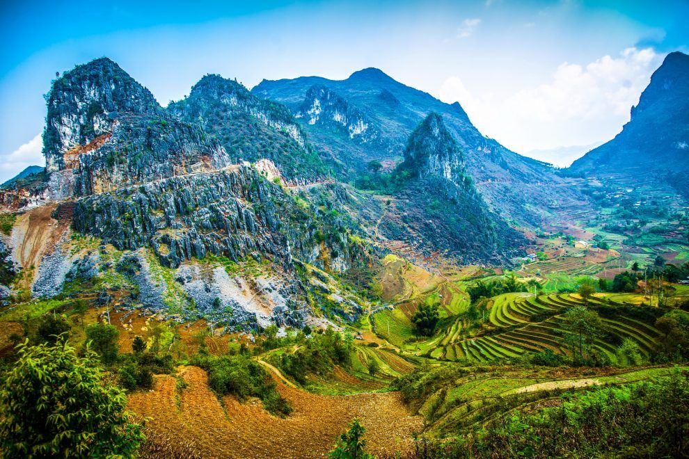Cao nguyên đá Đồng Văn và cung đường uốn lượn