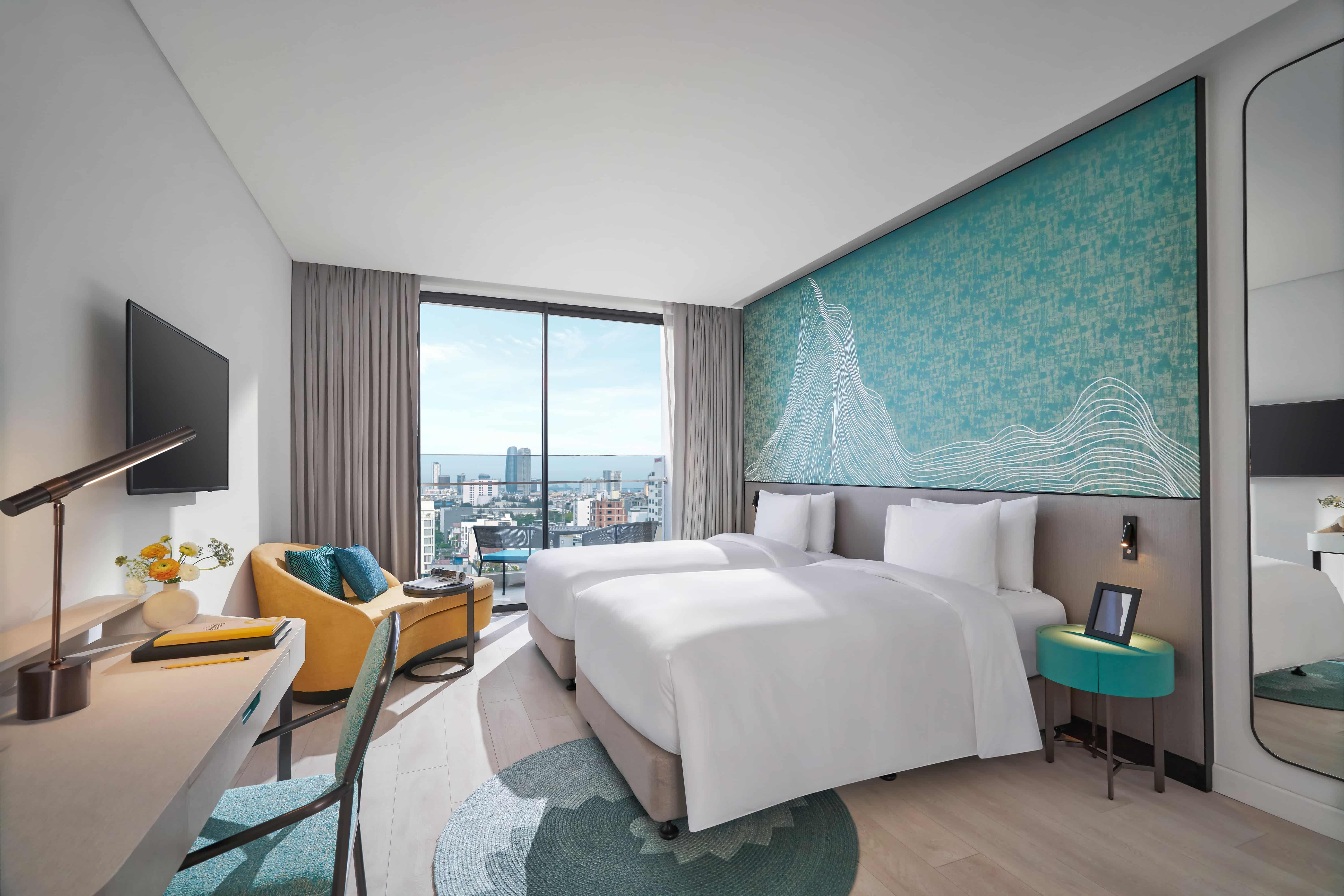 2 Single Beds Deluxe Room City View #3